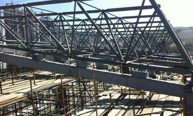 虹口简述网架公司的黑色压型钢板的吊装步履